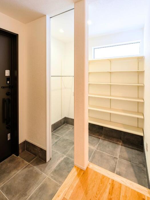 【宮崎の注文住宅】 子供4人の大家族でも家事ラクできる！30代夫婦が建てたガレージのある平屋・神家事動線 写真