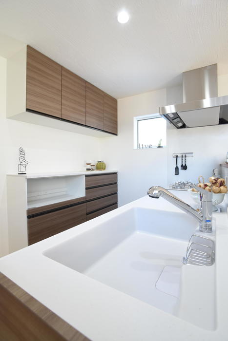 宮崎県｜旗竿地｜空間利用｜採光｜囲まれた旗竿地でありながら、空を感じる生活を可能した住まい 写真