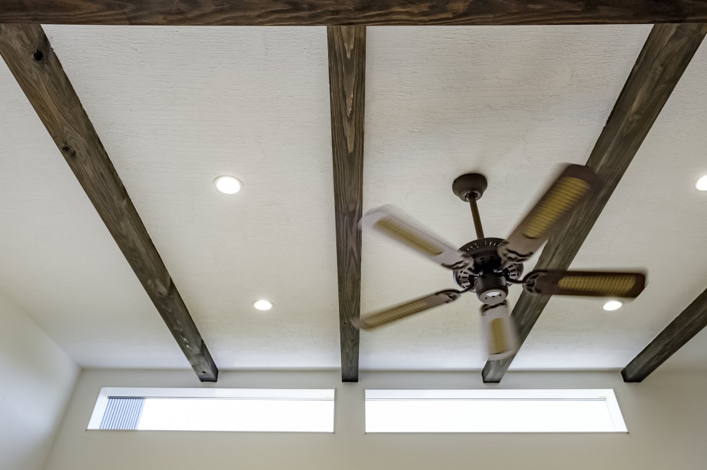 宮崎県｜漆喰・自然素材｜建築家デザイン｜大容量収納｜緑豊かな自然の中、家族が安心してゴロンとできる家 写真