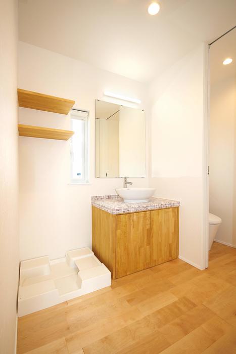 平屋｜建築家｜解放感｜ウッドデッキ｜中庭｜プライバシーの配慮と解放感を両立した家 写真