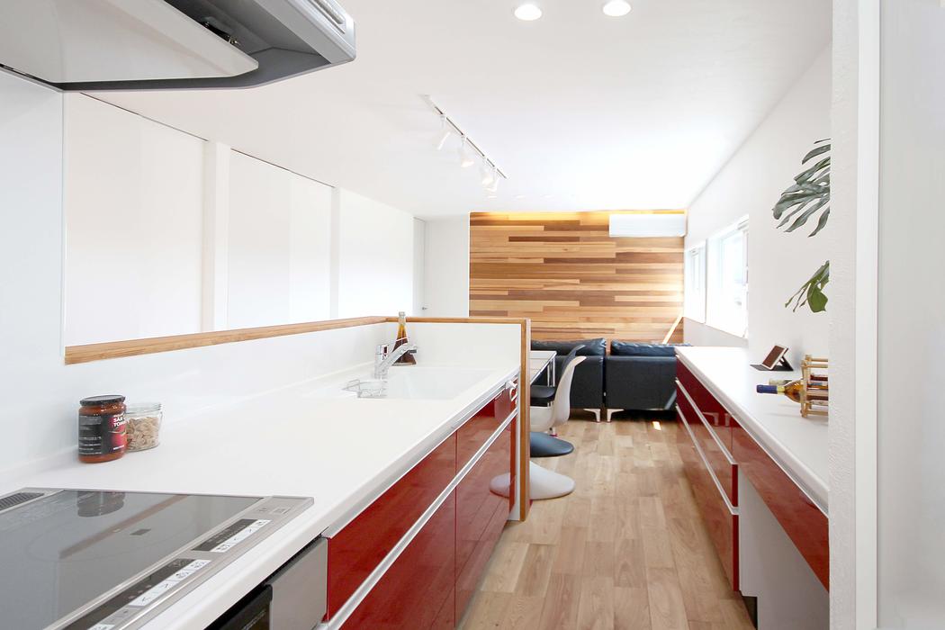 平屋｜建築家｜解放感｜ウッドデッキ｜中庭｜プライバシーの配慮と解放感を両立した家 写真