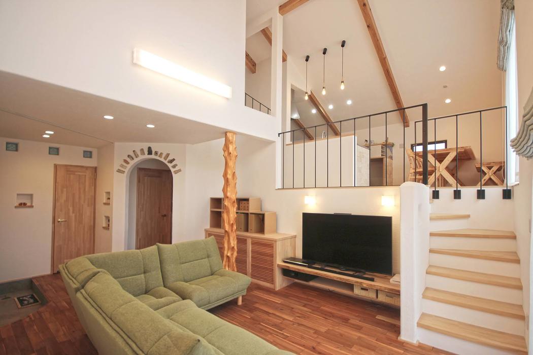 宮崎県｜吹き抜け｜自然素材｜ヨーロッパ調｜空間を活用した、５層の部屋が繋がる楽しい住まい 写真