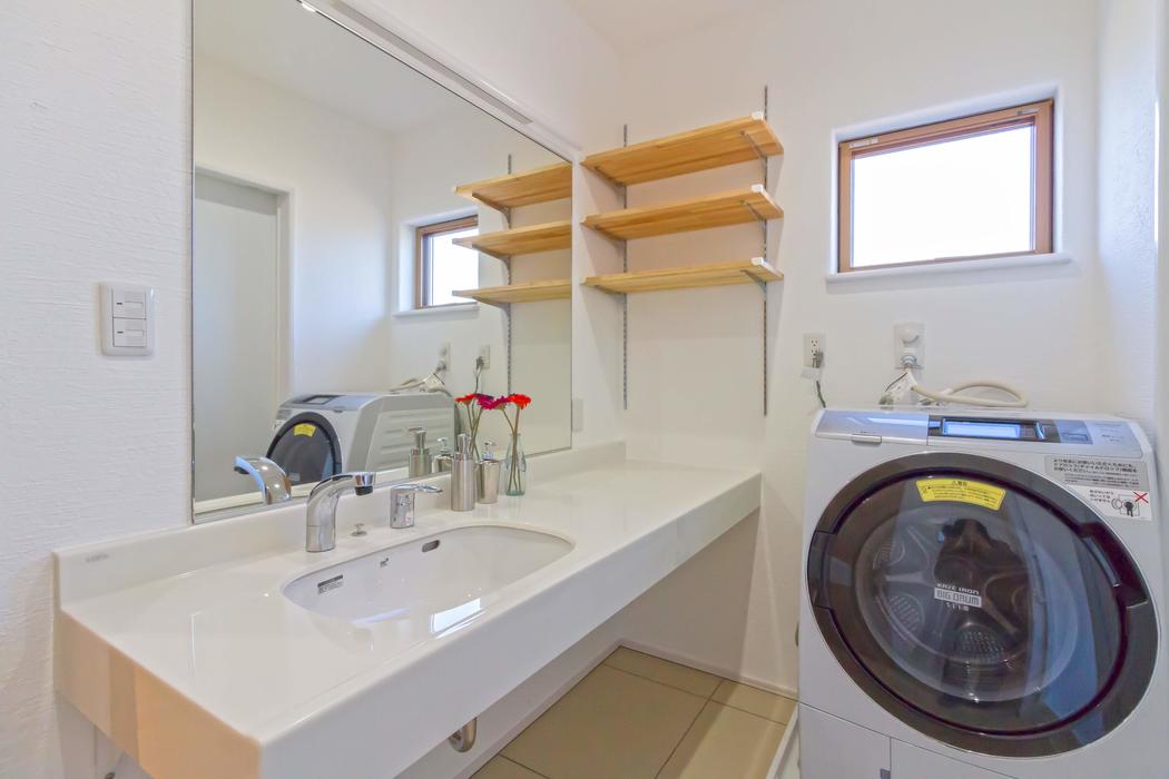 宮崎市｜平屋｜白壁｜動線｜多彩な動線で暮らしやすい白壁の平屋 写真