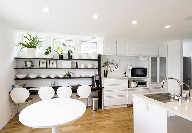 都城市｜暖炉｜ガレージ｜アイランドキッチン｜ワークスペース｜一年中快適にくつろげる家 写真