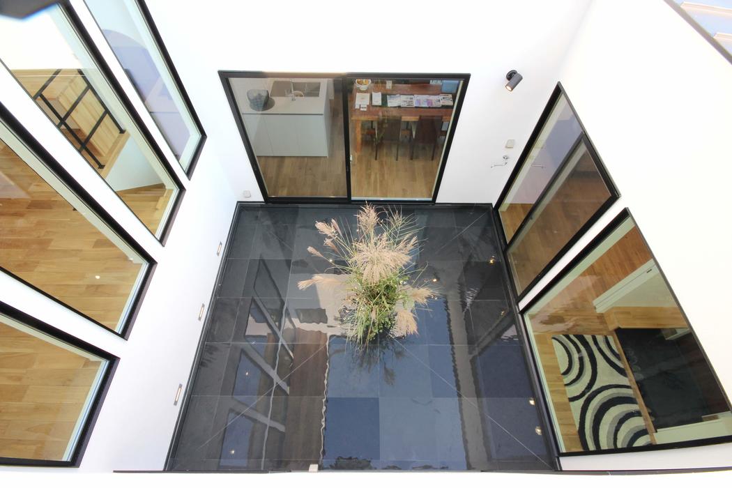 宮崎市｜中庭｜採光｜シンプルモダン｜パッシブデザイン｜光と空気が集まる家 写真