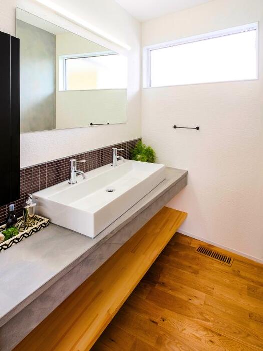 【宮崎の注文住宅】 子供4人の大家族でも家事ラクできる！30代夫婦が建てたガレージのある平屋・神家事動線 写真