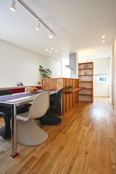 平屋｜建築家｜解放感｜ウッドデッキ｜中庭｜プライバシーの配慮と解放感を両立した家 写真