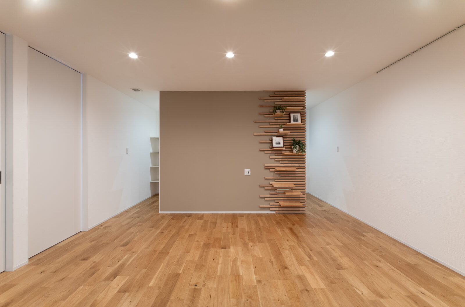 【宮崎の注文住宅】 家族の想いと素材の美しさが調和する、上質な平屋 写真