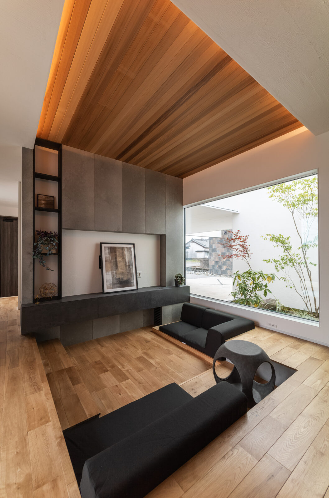 【宮崎の注文住宅】 ガレージハウス｜リビングから愛車を眺める究極の平屋｜70坪の平屋 写真