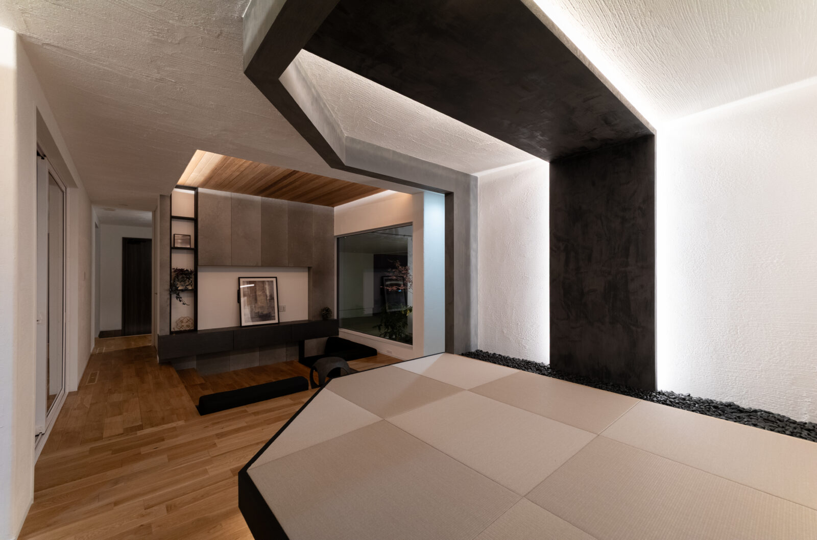 【宮崎の注文住宅】 ガレージハウス｜リビングから愛車を眺める究極の平屋｜70坪の平屋 写真