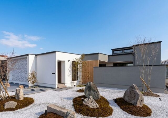 【宮崎の注文住宅】 ガレージハウス|リビングから愛車を眺める究極の平屋|70坪の平屋