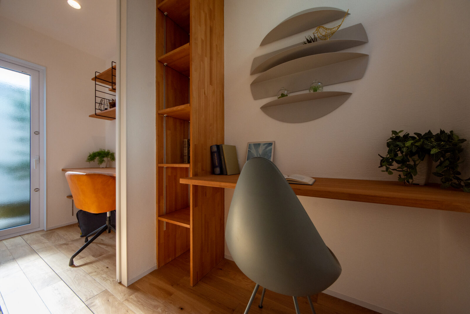 アートと自然が日常に溶け込む、光と影をたのしむ美術館のような住まい 写真