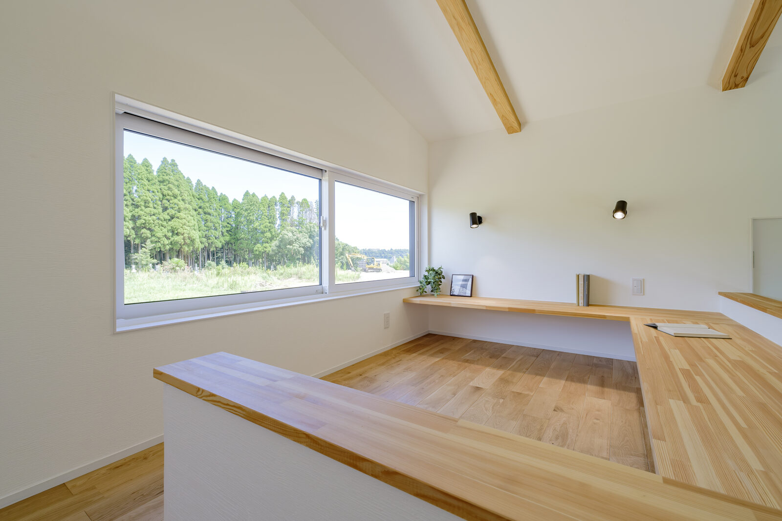 外へ閉ざし、内へ開く。美しき回遊動線と洗練された意匠が交差する秘密基地 写真