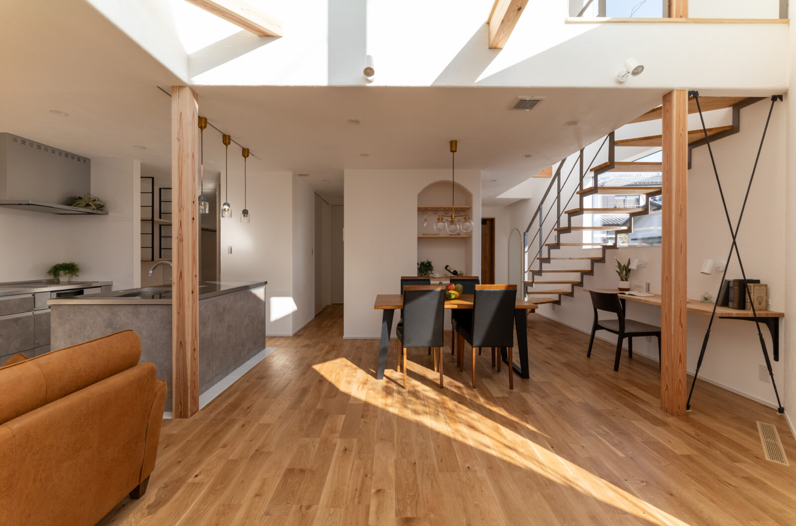 住宅密集地でも「光」と「プライバシー」を両立する家|宮崎市 写真