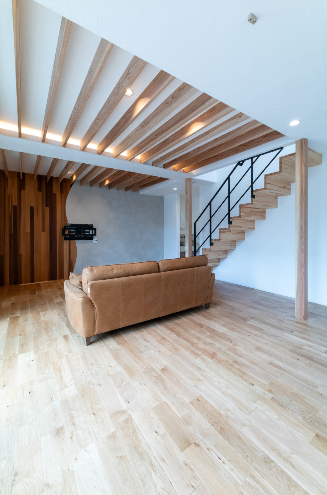 直線と曲線が織りなす美空間。季節の移ろいを味わう中庭のある暮らし 写真