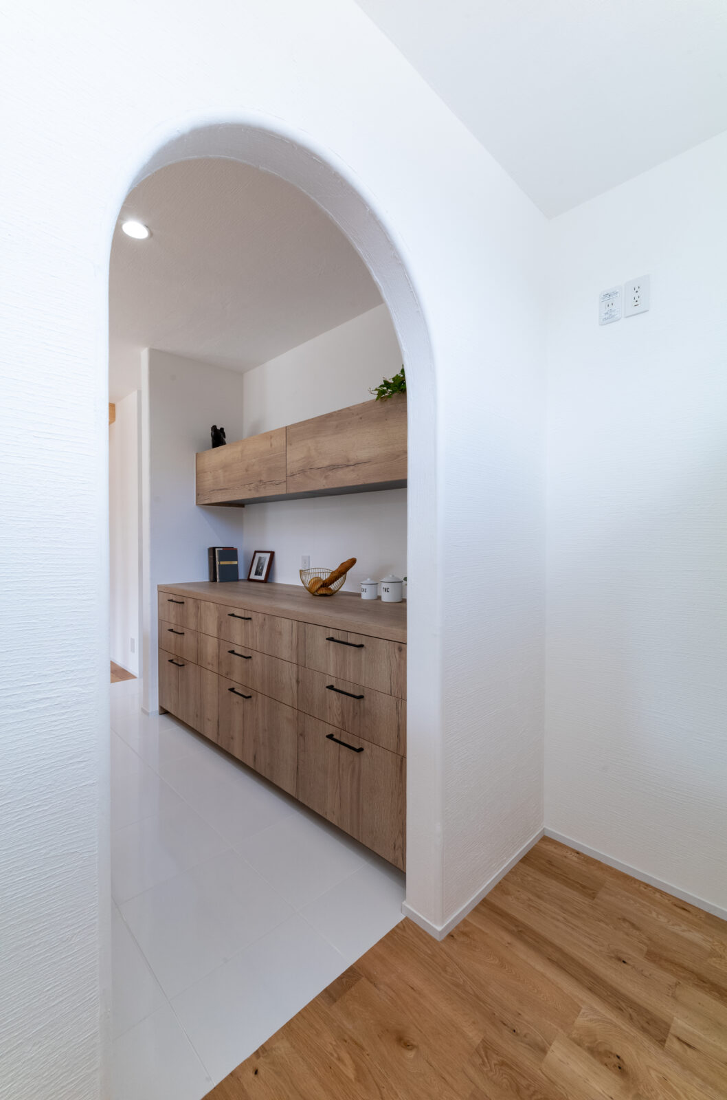 直線と曲線が織りなす美空間。季節の移ろいを味わう中庭のある暮らし 写真