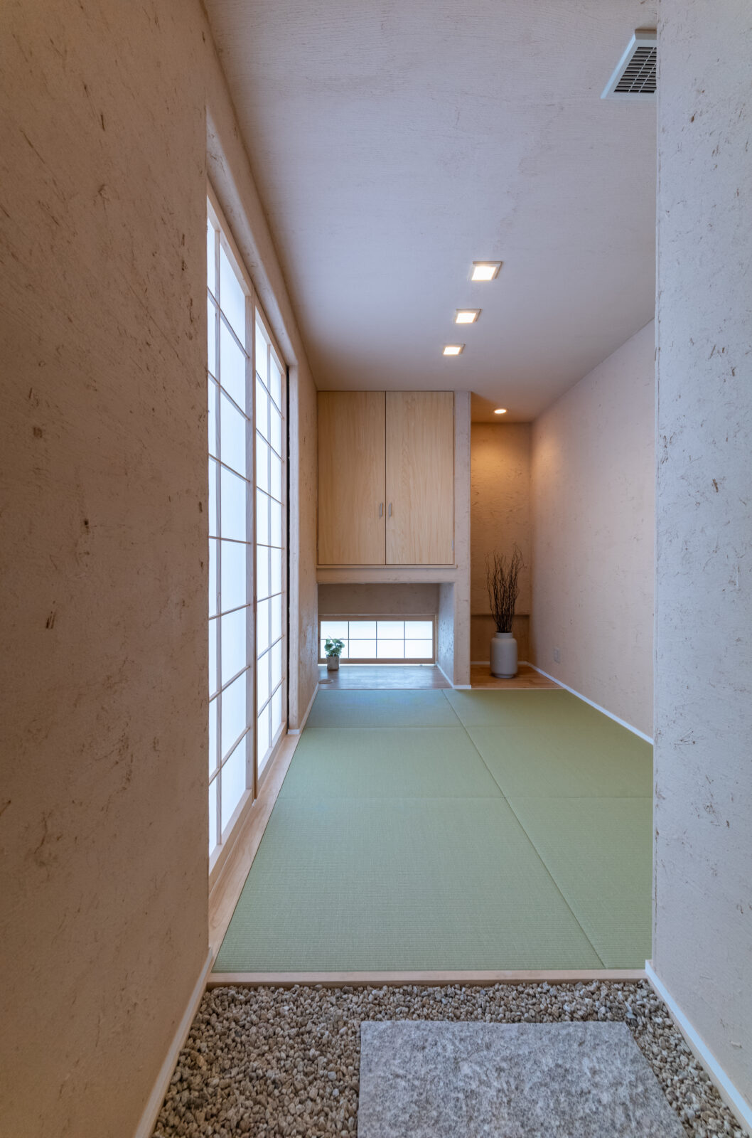 直線と曲線が織りなす美空間。季節の移ろいを味わう中庭のある暮らし 写真