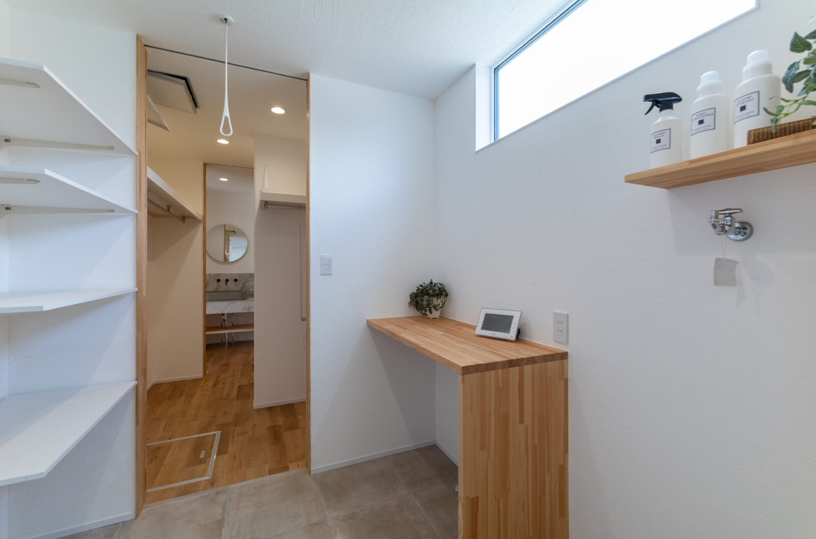 直線と曲線が織りなす美空間。季節の移ろいを味わう中庭のある暮らし 写真