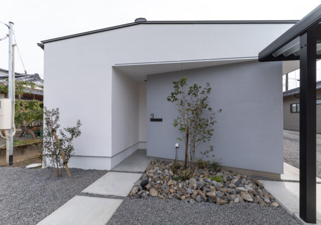 廊下をなくして、家族の空間をもっと豊かに。無駄のない「神動線」でゆったり暮らすミニマルな平屋