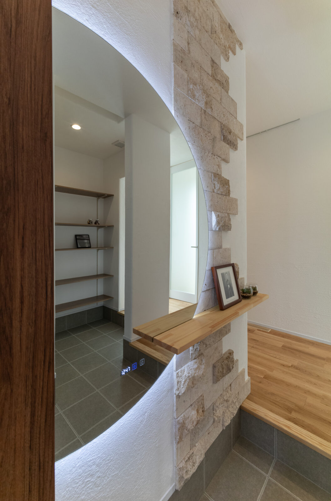 廊下をなくして、家族の空間をもっと豊かに。無駄のない「神動線」でゆったり暮らすミニマルな平屋 写真