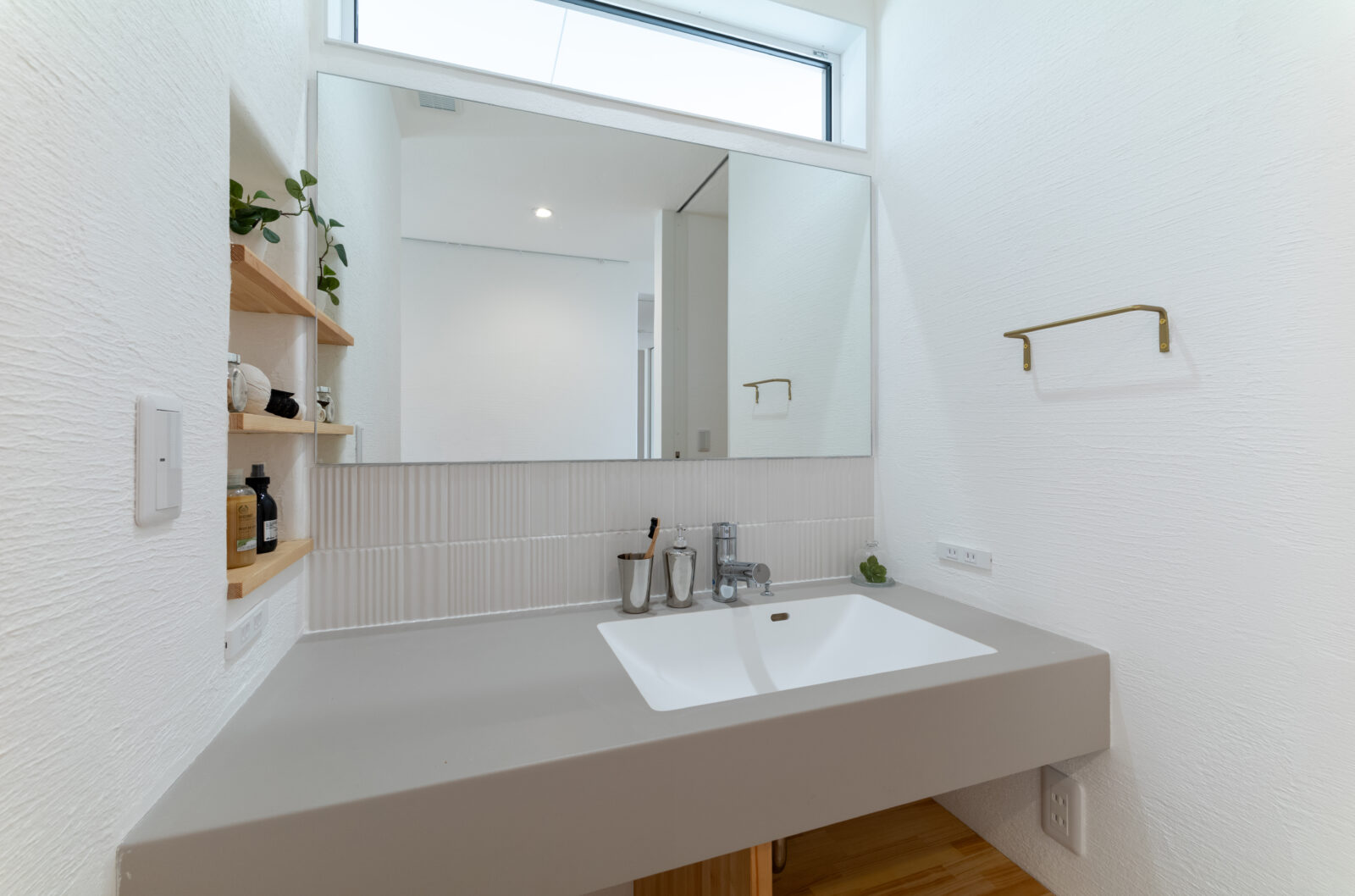 廊下をなくして、家族の空間をもっと豊かに。無駄のない「神動線」でゆったり暮らすミニマルな平屋 写真