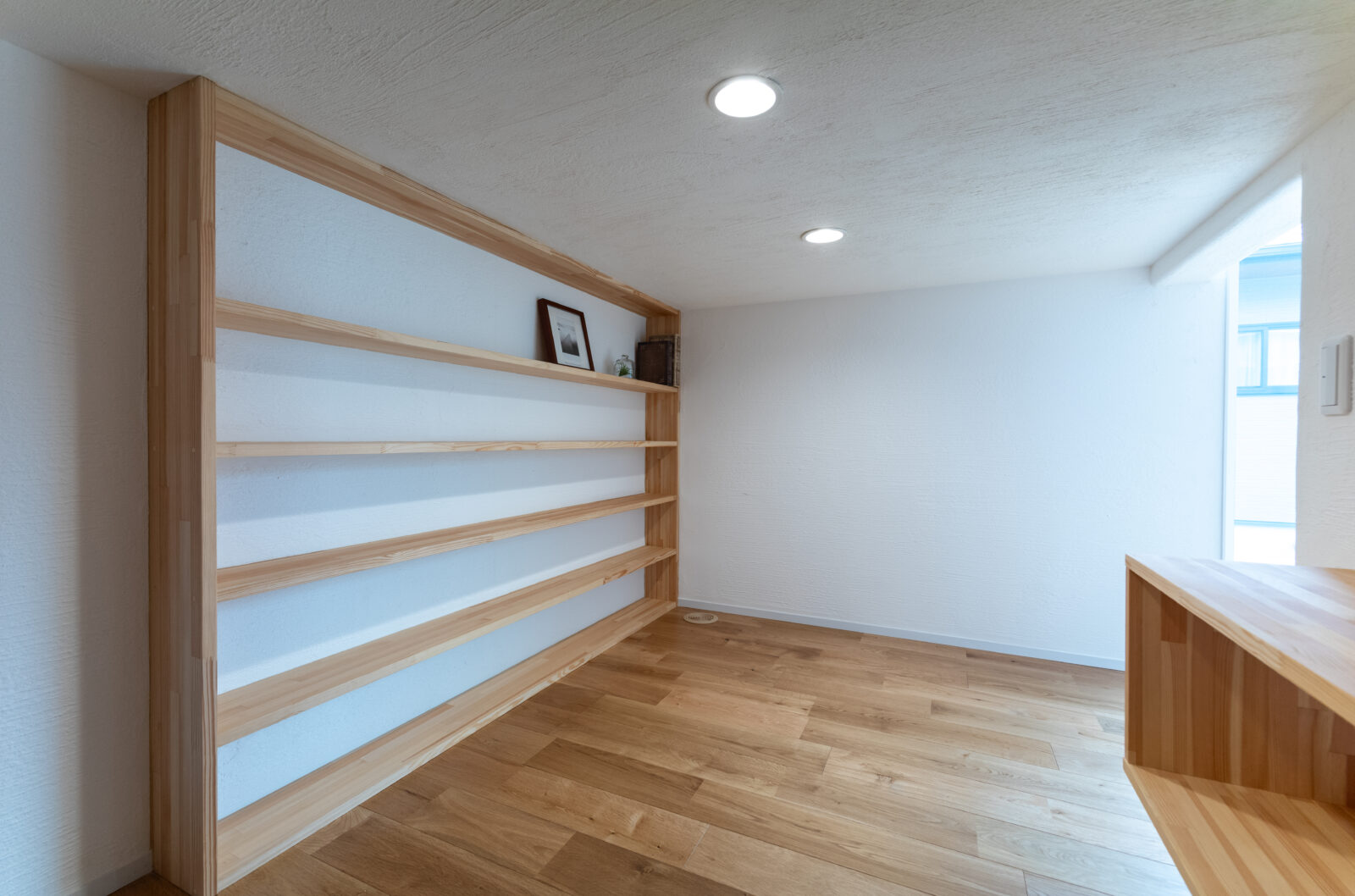 廊下をなくして、家族の空間をもっと豊かに。無駄のない「神動線」でゆったり暮らすミニマルな平屋 写真