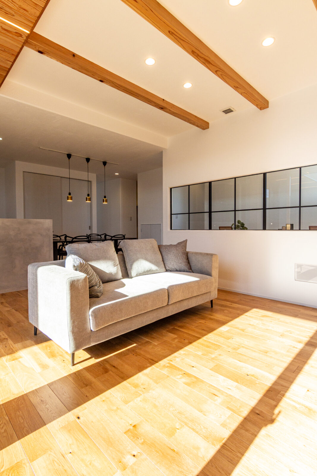 田園風景を絵画のように楽しむ特等席。内と外の境界をなくした、伸びやかな平屋暮らし 写真