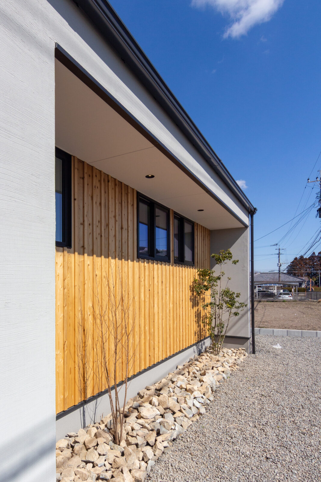 田園風景を絵画のように楽しむ特等席。内と外の境界をなくした、伸びやかな平屋暮らし 写真