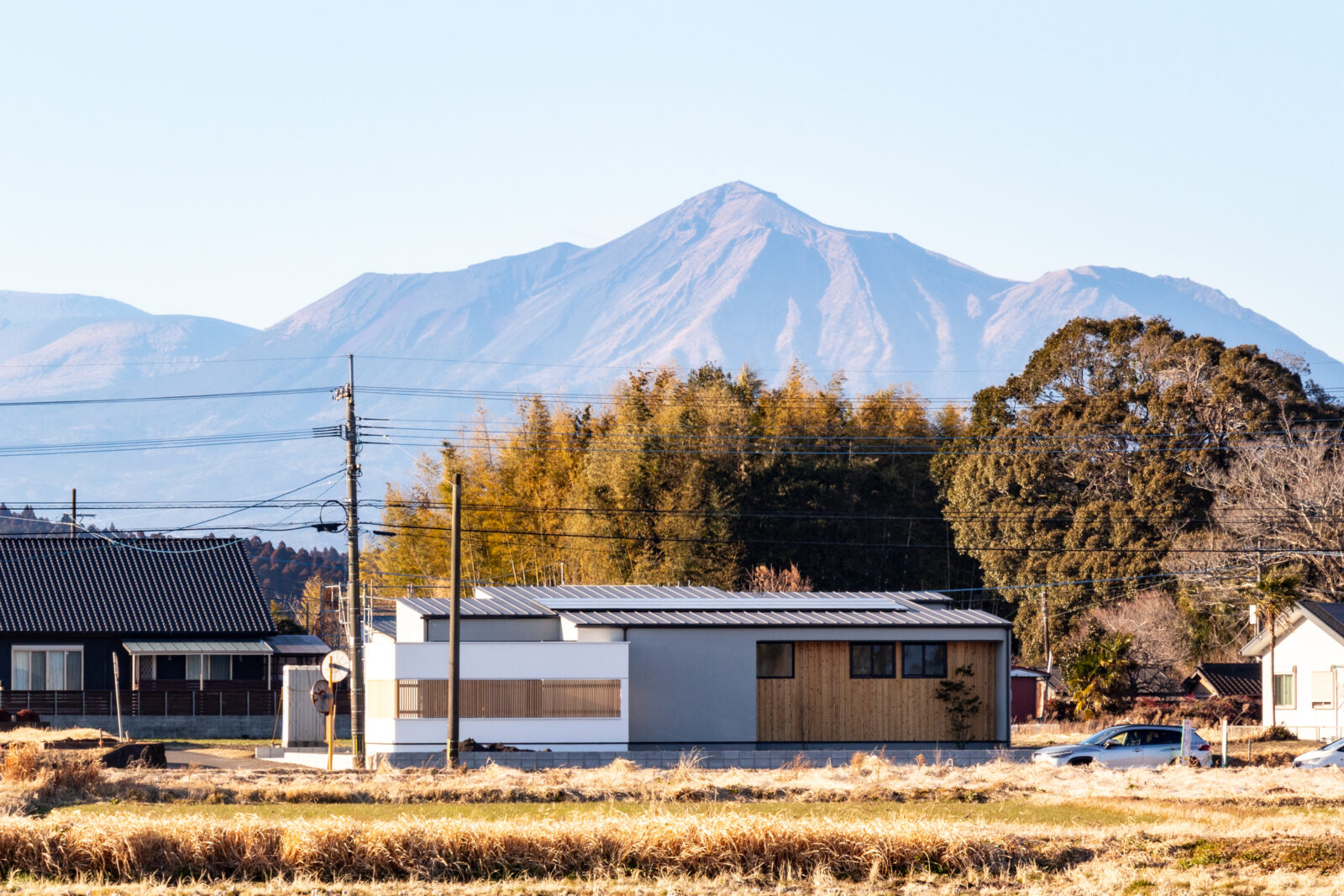 田園風景を絵画のように楽しむ特等席。内と外の境界をなくした、伸びやかな平屋暮らし 写真
