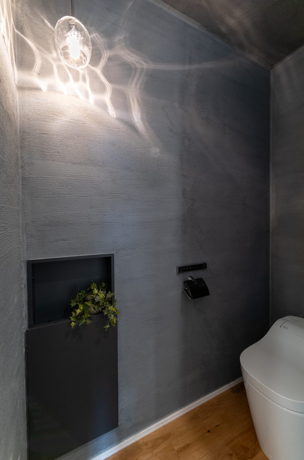 住宅密集地でも「光」と「プライバシー」を両立する家|宮崎市 写真