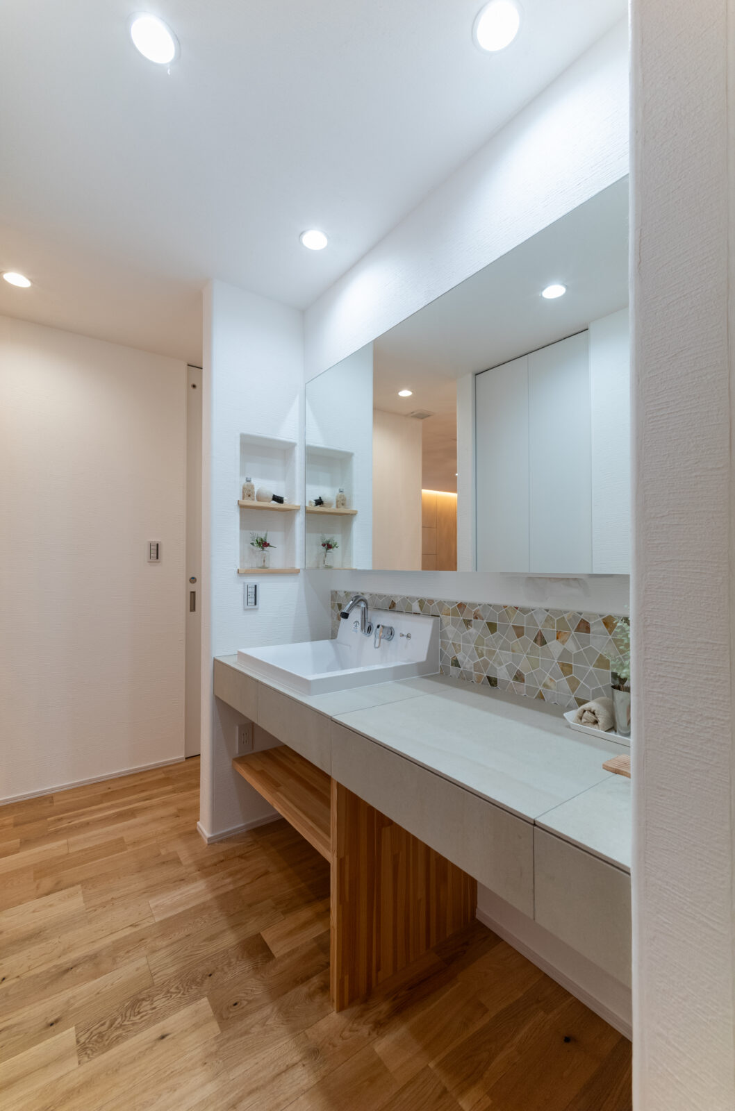 住宅密集地でも「光」と「プライバシー」を両立する家|宮崎市 写真